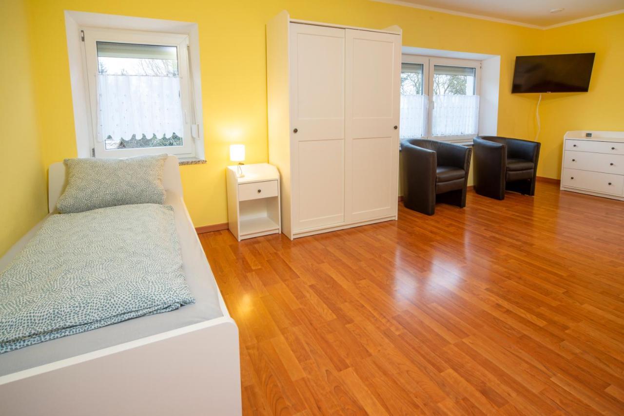 Monteur-/ Arbeiter-Apartment_ Wohnung 4 Memmingen Esterno foto